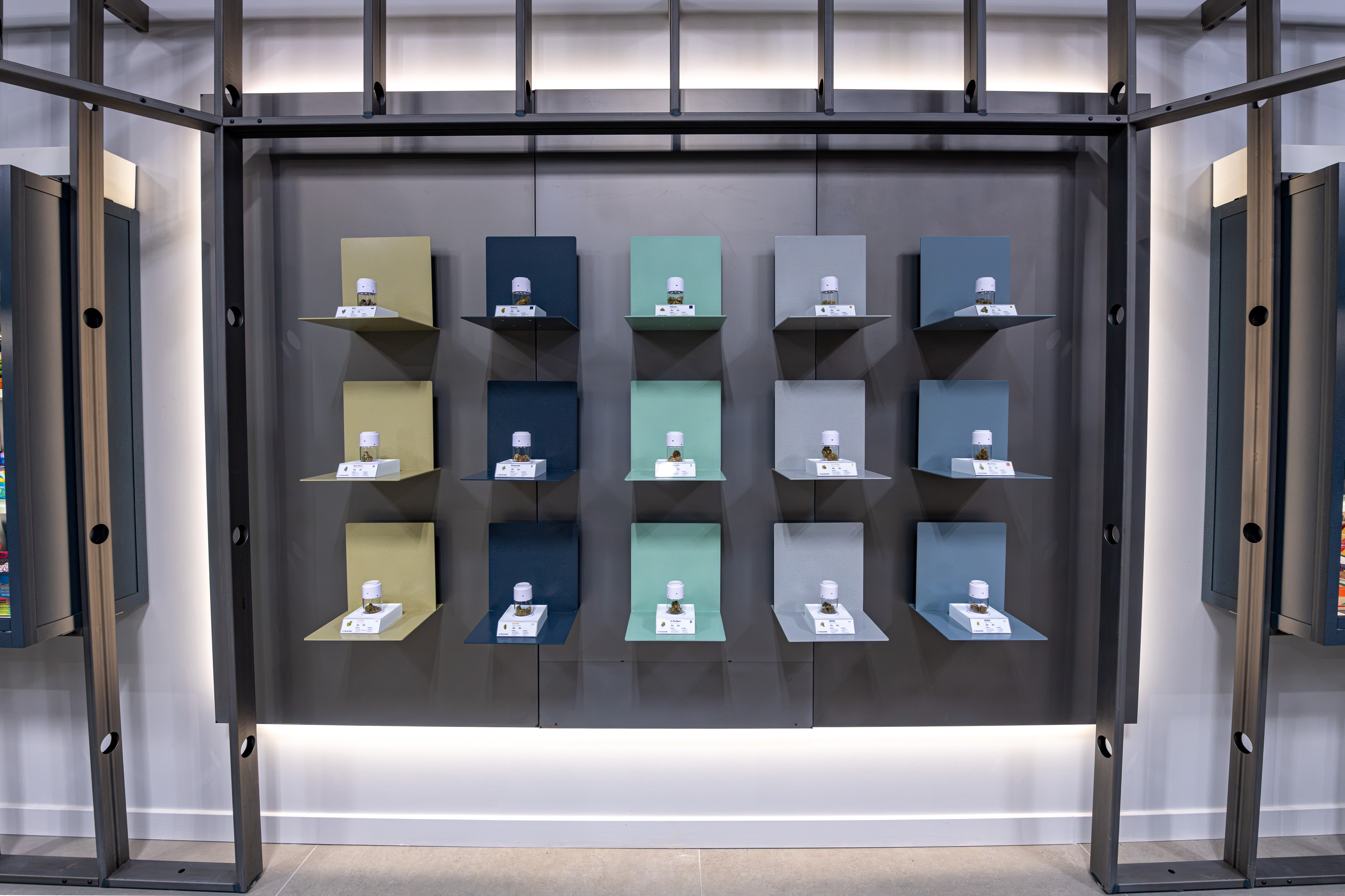 GREAT SELECTION OF CANNABIS BAR DISPLAY SNIFF JARS